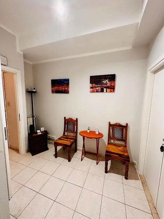 City Rooms Piza 0*,